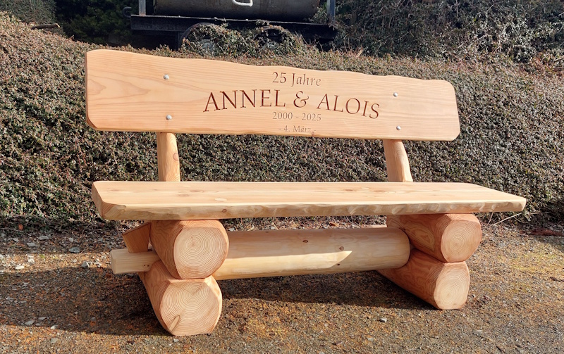 Bank mit Gravur Annel und Alois